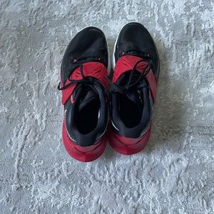 Nike mens Kyrie low 3 basketball shoes